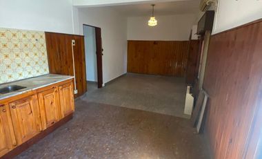 casa para dos familias en dos plantas   sin expensas en Lanús Oeste