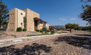 Casa en viñedos en venta en San Miguel de Allende con cava y amenidades