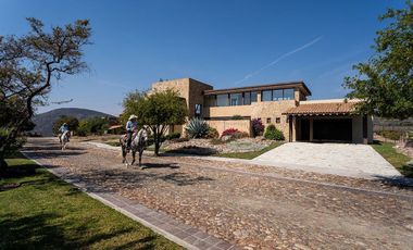 Casa en viñedos en venta en San Miguel de Allende con cava y amenidades