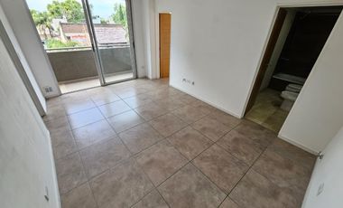 DEPARTAMENTO EN ALQUILER EN MORON SUR - CON COCHERA