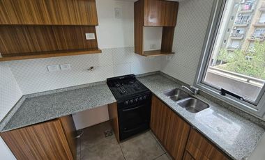 DEPARTAMENTO EN ALQUILER EN MORON SUR - CON COCHERA