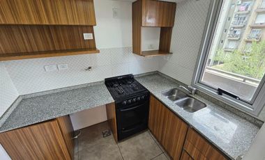 DEPARTAMENTO EN ALQUILER EN MORON SUR - CON COCHERA