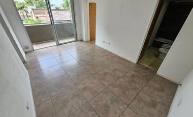 DEPARTAMENTO EN ALQUILER EN MORON SUR - CON COCHERA