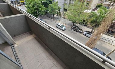 DEPARTAMENTO EN ALQUILER EN MORON SUR - CON COCHERA