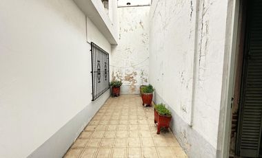 VENTA CASA 2 AMBIENTES PATIO TERRAZA FONDO VALENTIN ALSINA