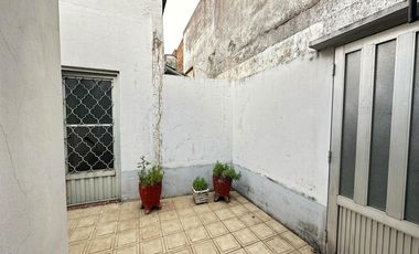 VENTA CASA 2 AMBIENTES PATIO TERRAZA FONDO VALENTIN ALSINA