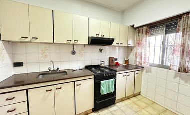 VENTA CASA 2 AMBIENTES PATIO TERRAZA FONDO VALENTIN ALSINA