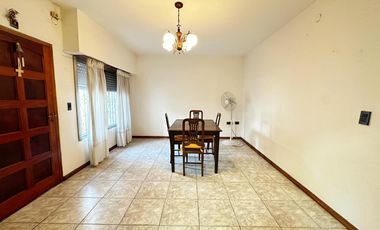 VENTA CASA 2 AMBIENTES PATIO TERRAZA FONDO VALENTIN ALSINA