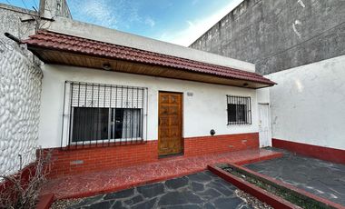 VENTA CASA 2 AMBIENTES PATIO TERRAZA FONDO VALENTIN ALSINA