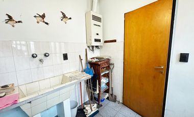 VENTA CASA 2 AMBIENTES PATIO TERRAZA FONDO VALENTIN ALSINA