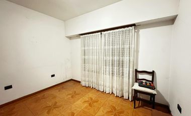 VENTA CASA 2 AMBIENTES PATIO TERRAZA FONDO VALENTIN ALSINA