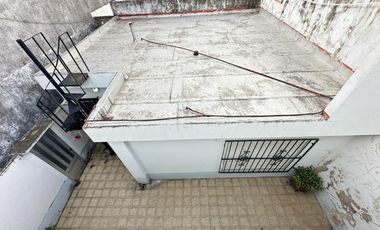 VENTA CASA 2 AMBIENTES PATIO TERRAZA FONDO VALENTIN ALSINA