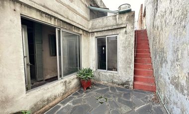 VENTA CASA 2 AMBIENTES PATIO TERRAZA FONDO VALENTIN ALSINA