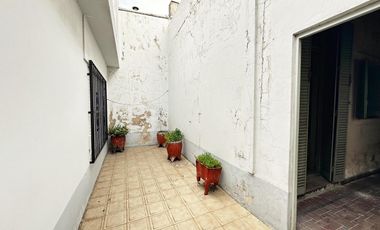 VENTA CASA 2 AMBIENTES PATIO TERRAZA FONDO VALENTIN ALSINA