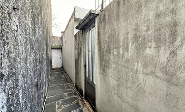 VENTA CASA 2 AMBIENTES PATIO TERRAZA FONDO VALENTIN ALSINA