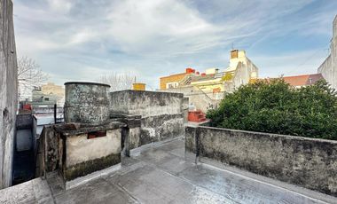 VENTA CASA 2 AMBIENTES PATIO TERRAZA FONDO VALENTIN ALSINA