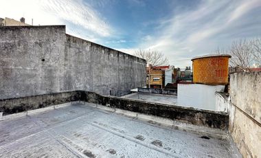 VENTA CASA 2 AMBIENTES PATIO TERRAZA FONDO VALENTIN ALSINA