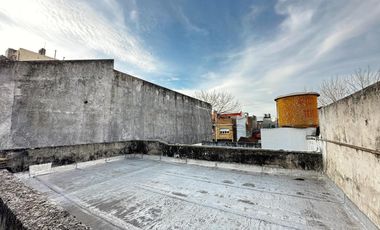 VENTA CASA 2 AMBIENTES PATIO TERRAZA FONDO VALENTIN ALSINA