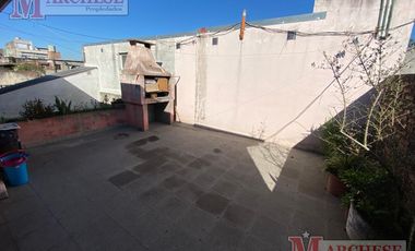 Departamento 4 y 2 ambienentes en venta en Ramos Mejia Norte