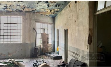 CASONA ANTIGUA FRENTE A LA ESTACION DE MARMOL