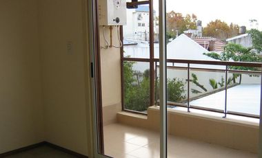 Dpto 2 ambientes con cochera a pòcas cuadras de estacion Remedios de Escalada