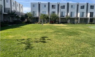 Casa Seminueva en Venta a 20 min Cuautla Vigilancia Amenidades