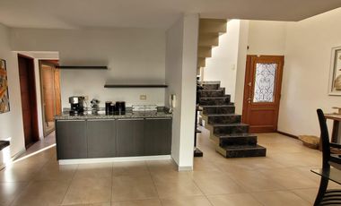 PH en Quilmes cinco ambientes en alquiler pileta