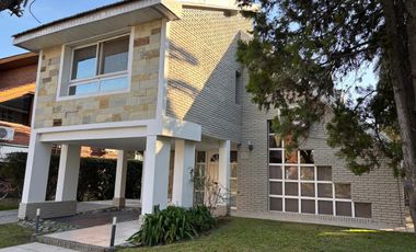 Casa en El Sosiego casa en venta dos plantas reaccionada  jardín pileta