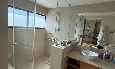 Excelente oportunidad en venta en isla de agua para remodelar