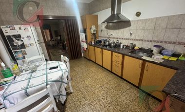 Casa 5 ambientes sobre lote propio