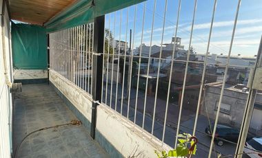 Galpón de 9 x 25 con monoambiente divisible en planta alta - Wilde