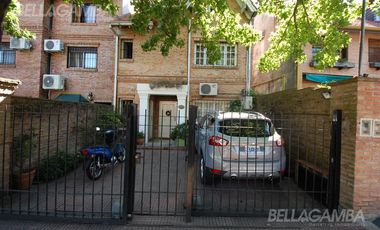 TRIPLEX VENTA OLIVOS 5 AMBIENTES PLAYROOM JARDIN