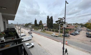 En Alquiler | Hermoso Departamento de Categoría en Paso del Rey | 2 Ambientes con Cochera Descubierta, Balcón y Patio |