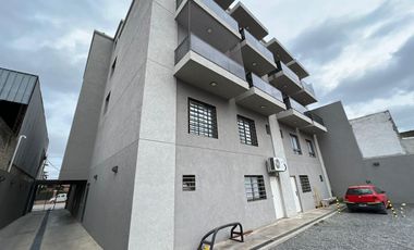 En Alquiler | Hermoso Departamento de Categoría en Paso del Rey | 2 Ambientes con Cochera Descubierta, Balcón y Patio |