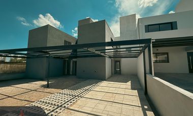 Duplex en Venta de 4 Dormitorios - Cuestas de Manantiales