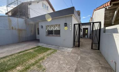 VENTA CASA JOSE MARMOL 4 DORMITORIOS