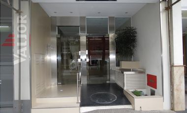 Departamento 4 ambientes con 2 cocheras en triplex con terraza y pileta propia