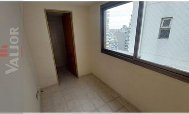 Departamento 4 ambientes con 2 cocheras en triplex con terraza y pileta propia