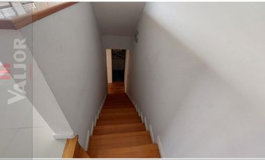 Departamento 4 ambientes con 2 cocheras en triplex con terraza y pileta propia