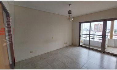 Departamento 4 ambientes con 2 cocheras en triplex con terraza y pileta propia