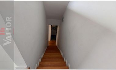 Departamento 4 ambientes con 2 cocheras en triplex con terraza y pileta propia