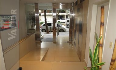 Departamento 4 ambientes con 2 cocheras en triplex con terraza y pileta propia