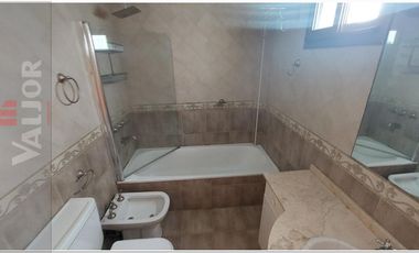 Departamento 4 ambientes con 2 cocheras en triplex con terraza y pileta propia