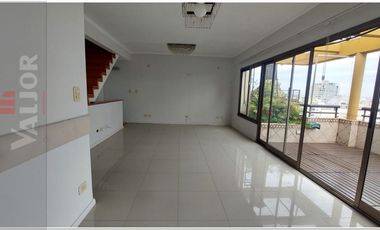 Departamento 4 ambientes con 2 cocheras en triplex con terraza y pileta propia