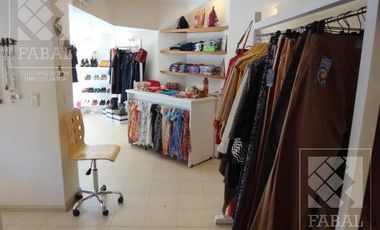 Local u oficina venta Centro, 36 m2 con cocina, baño y vidriera a la calle