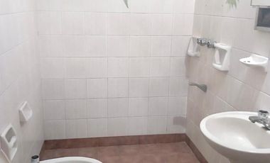 Venta-Casa 2 dormitorios cochera y patio en barrio Belgrano