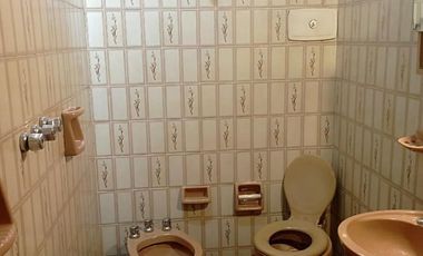 Venta-Casa 2 dormitorios cochera y patio en barrio Belgrano