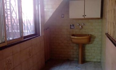 Venta-Casa 2 dormitorios cochera y patio en barrio Belgrano