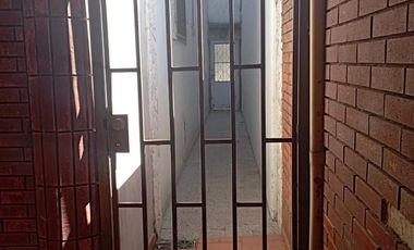 Venta-Casa 2 dormitorios cochera y patio en barrio Belgrano