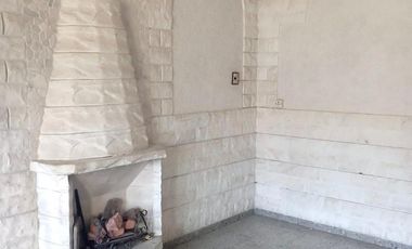 Venta-Casa 2 dormitorios cochera y patio en barrio Belgrano